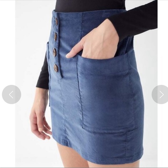 BDG by Urban Outfitters blue velvet corduroy mini skirt with pockets - Picture 2 of 8
